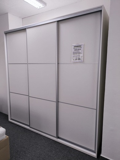 HELEN skříň 3- dveřová VÝPRODEJ